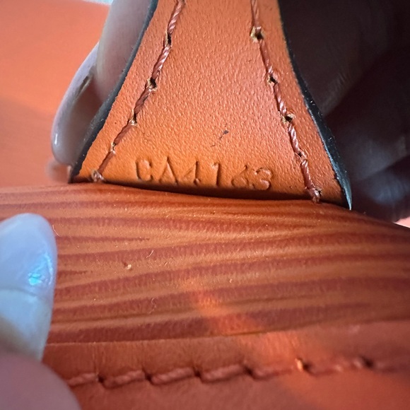 Louis Vuitton Neverfull PM Orange Epi - Picture 7 of 16